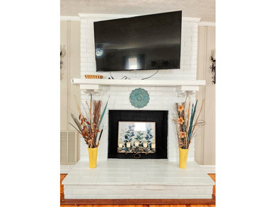 Set on a beautifully maintained 1.2 acre +/- lot, 195 Coast - photo 12