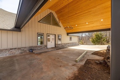 Lakefront home with two-slip dock. 5 bedrooms/4 baths completely - photo 15