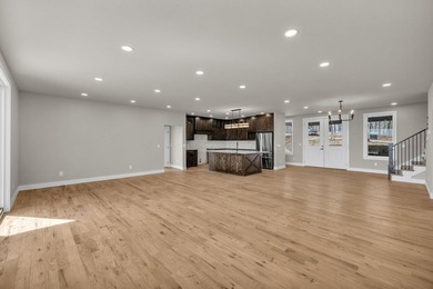 Lakefront home with two-slip dock. 5 bedrooms/4 baths completely - photo 20