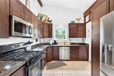Welcome to this well-maintained 3-bedroom multi-level home - photo 5