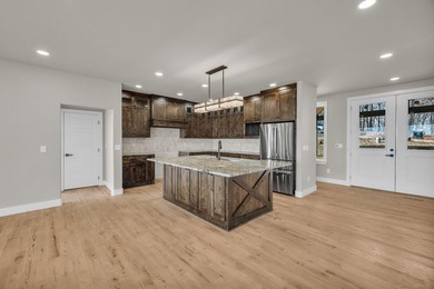 Lakefront home with two-slip dock. 5 bedrooms/4 baths completely - photo 26