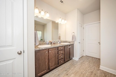 Newly reduced price as of 5/18!! Welcome home to this beautiful - photo 30