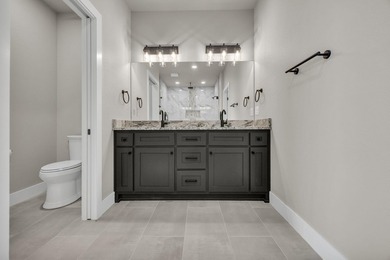 Lakefront home with two-slip dock. 5 bedrooms/4 baths completely - photo 38