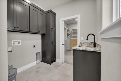 Lakefront home with two-slip dock. 5 bedrooms/4 baths completely - photo 41