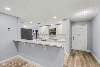 Wow, A MUST SEE!! Gorgeous Executive 3 bedrooms, 3 Bathrooms - photo 4