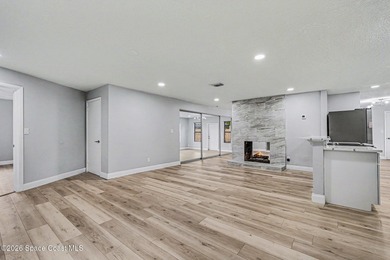 Wow, A MUST SEE!! Gorgeous Executive 3 bedrooms, 3 Bathrooms - photo 7