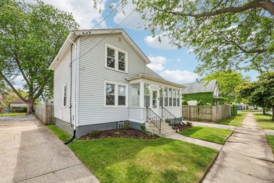 Nestled in a convenient Kenosha location, this beautifully - photo 3