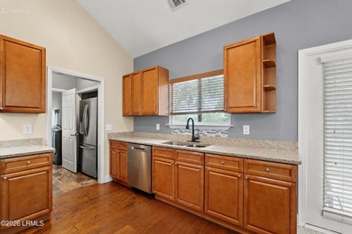 This charming 3-bedroom, 2-bathroom single-family residence - photo 14