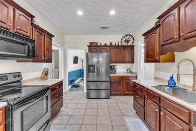 ***Improved price!***Welcome to this beautifully maintained - photo 17
