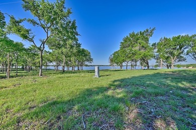 +/-325 acres with approximately 1 mile of frontage on Lake - photo 22