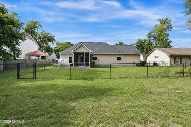 This charming 3-bedroom, 2-bathroom single-family residence - photo 31