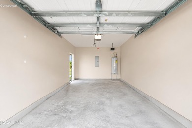This charming 3-bedroom, 2-bathroom single-family residence - photo 34