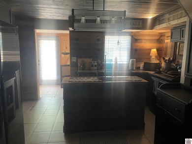 Charming 3-bedroom, 1-bath home situated on a spacious - photo 11