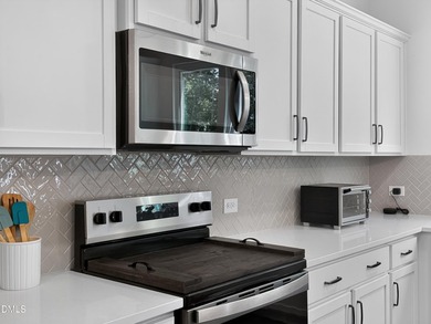 This beautifully crafted 2,820 sq ft home in the gated community - photo 13