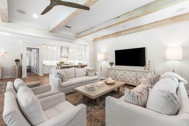 Welcome to 105 Rosecourt Street, the largest single-story floor - photo 17