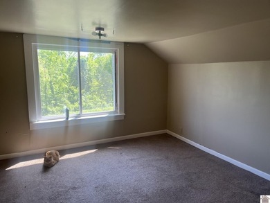 Charming 3-bedroom, 1-bath home situated on a spacious - photo 17