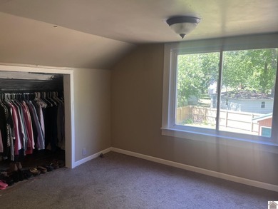 Charming 3-bedroom, 1-bath home situated on a spacious - photo 18