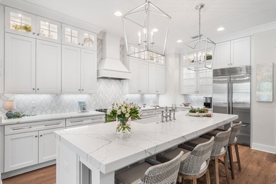 Welcome to 105 Rosecourt Street, the largest single-story floor - photo 20