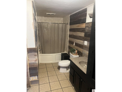 Charming 3-bedroom, 1-bath home situated on a spacious - photo 20
