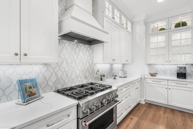 Welcome to 105 Rosecourt Street, the largest single-story floor - photo 21