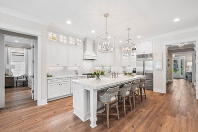 Welcome to 105 Rosecourt Street, the largest single-story floor - photo 22