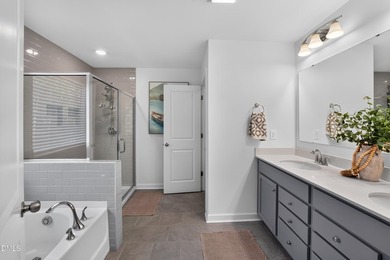 This beautifully crafted 2,820 sq ft home in the gated community - photo 23