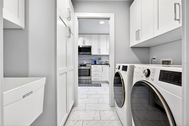 WILL NOT LAST LONG! BEAUTIFULLY RENOVATED 3 BEDROOM, 2 BATH - photo 29