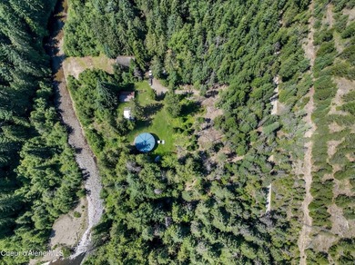 Tucked along 180 feet of Granite Creek frontage, this rare 1 - photo 3