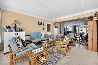WILL NOT LAST LONG! BEAUTIFULLY RENOVATED 3 BEDROOM, 2 BATH - photo 34