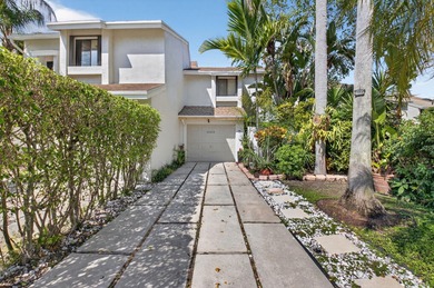 Lake Townhome/Townhouse For Sale in Boca Raton, Florida