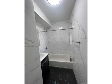 This impressive condo apartment features three bedrooms and a - photo 2