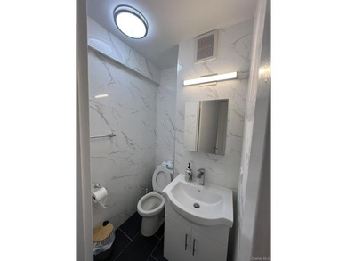 This impressive condo apartment features three bedrooms and a - photo 3