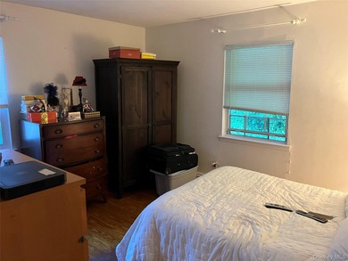 Presenting a premier buying opportunity in Glen Cove. This - photo 11