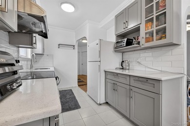 Prime Flushing location! Well-maintained legal 2-family home - photo 11