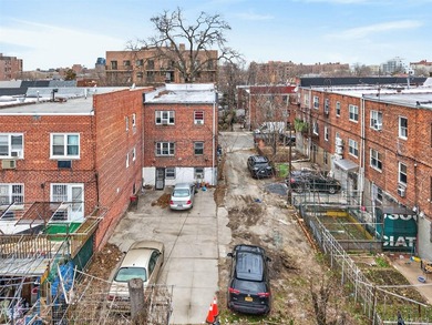Prime Flushing location! Well-maintained legal 2-family home - photo 21
