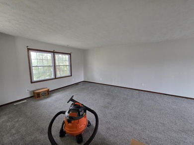 With over 3000 sqft of living space and nearly 7 acres, this