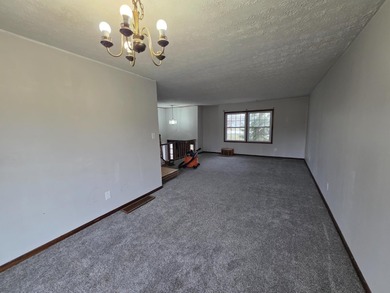 With over 3000 sqft of living space and nearly 7 acres, this