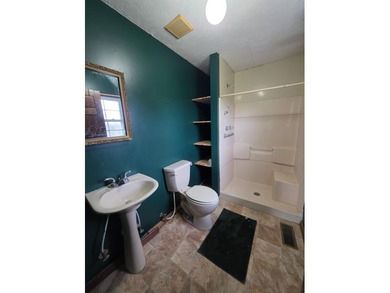 With over 3000 sqft of living space and nearly 7 acres, this