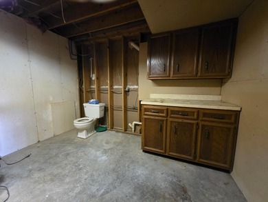 With over 3000 sqft of living space and nearly 7 acres, this