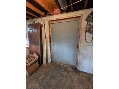 With over 3000 sqft of living space and nearly 7 acres, this