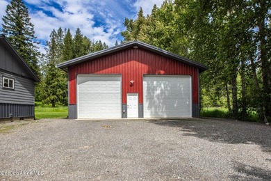 One-level home, built in 2020 with very tasteful finishes - photo 4