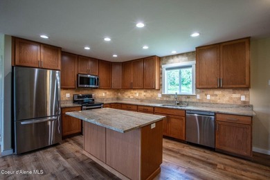 One-level home, built in 2020 with very tasteful finishes - photo 6