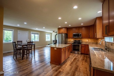 One-level home, built in 2020 with very tasteful finishes - photo 7