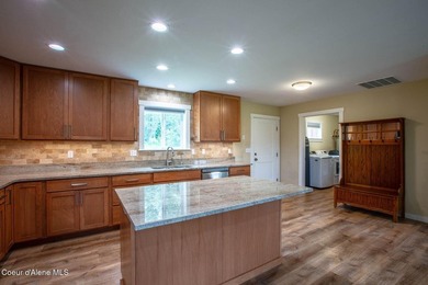 One-level home, built in 2020 with very tasteful finishes - photo 8