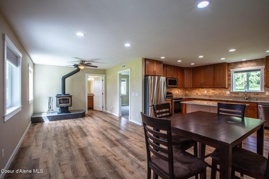 One-level home, built in 2020 with very tasteful finishes - photo 9