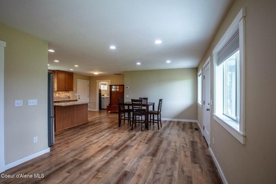 One-level home, built in 2020 with very tasteful finishes - photo 10