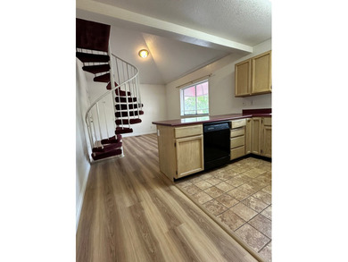Parkside Condominiums is located in a quiet neighborhood only 3 - photo 5