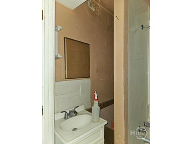 Attention investors and cash buyers! Check out this 4-bedroom - photo 14