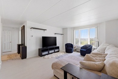 WELCOME to this beautiful maintained condo located in the heart - photo 14
