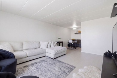 WELCOME to this beautiful maintained condo located in the heart - photo 15